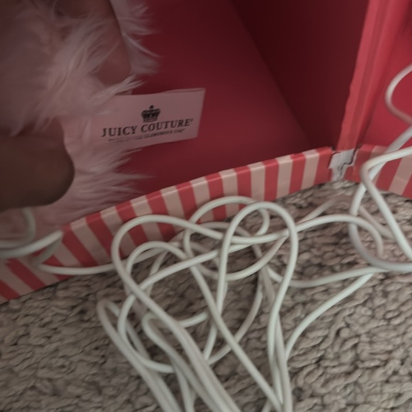 Juicy Couture Doggy Couture Speakers - Picture 11 of 11